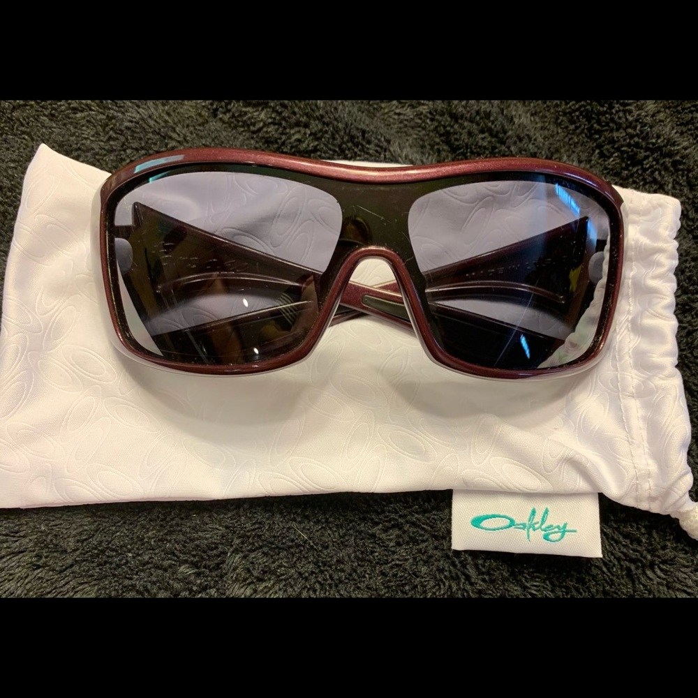 Oakley purple sunglasses 😎